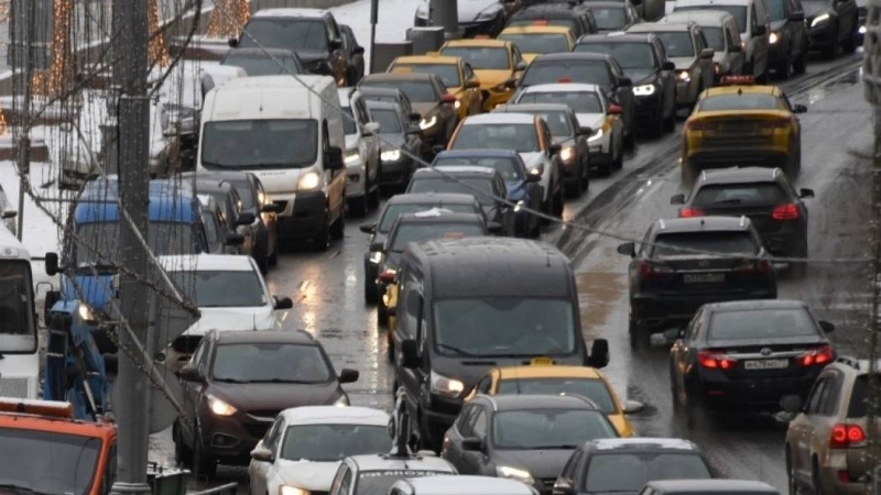 Петербуржцы вынуждены снизить скорость на КАД до 70 километров в час из-за снежных заносов