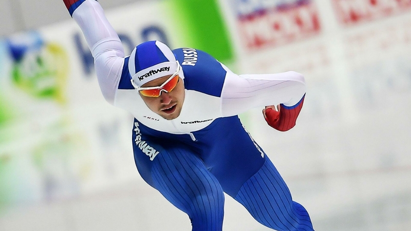 Российский конькобежец Муштаков выиграл забег на 500 метров на этапе Кубка мира в Калгари