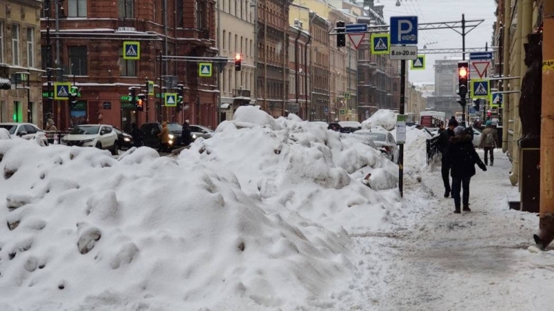 «Петербург использует снегоуборочную технику только во время парадов на Дворцовой площади»: мнение жителя города