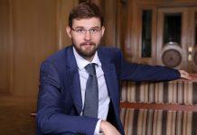 Какой бизнес ведет Тимур Турлов