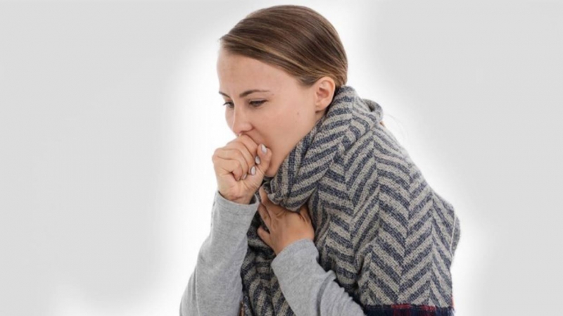 Около 89% пациентов с омикрон-штаммом коронавируса страдают от кашля