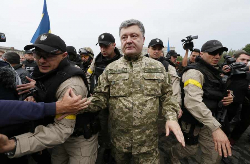 Порошенко заявил, что гордится войной в Донбассе